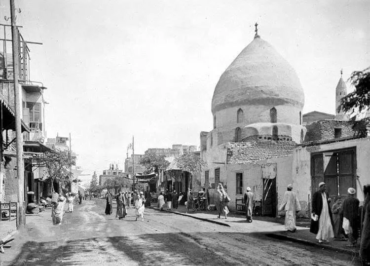 شارع العباسي بمدينة المنصورة، وفيها يظهر جامع الكناني القديم سنة 1910م - أهل مصر زمان على فيسبوك