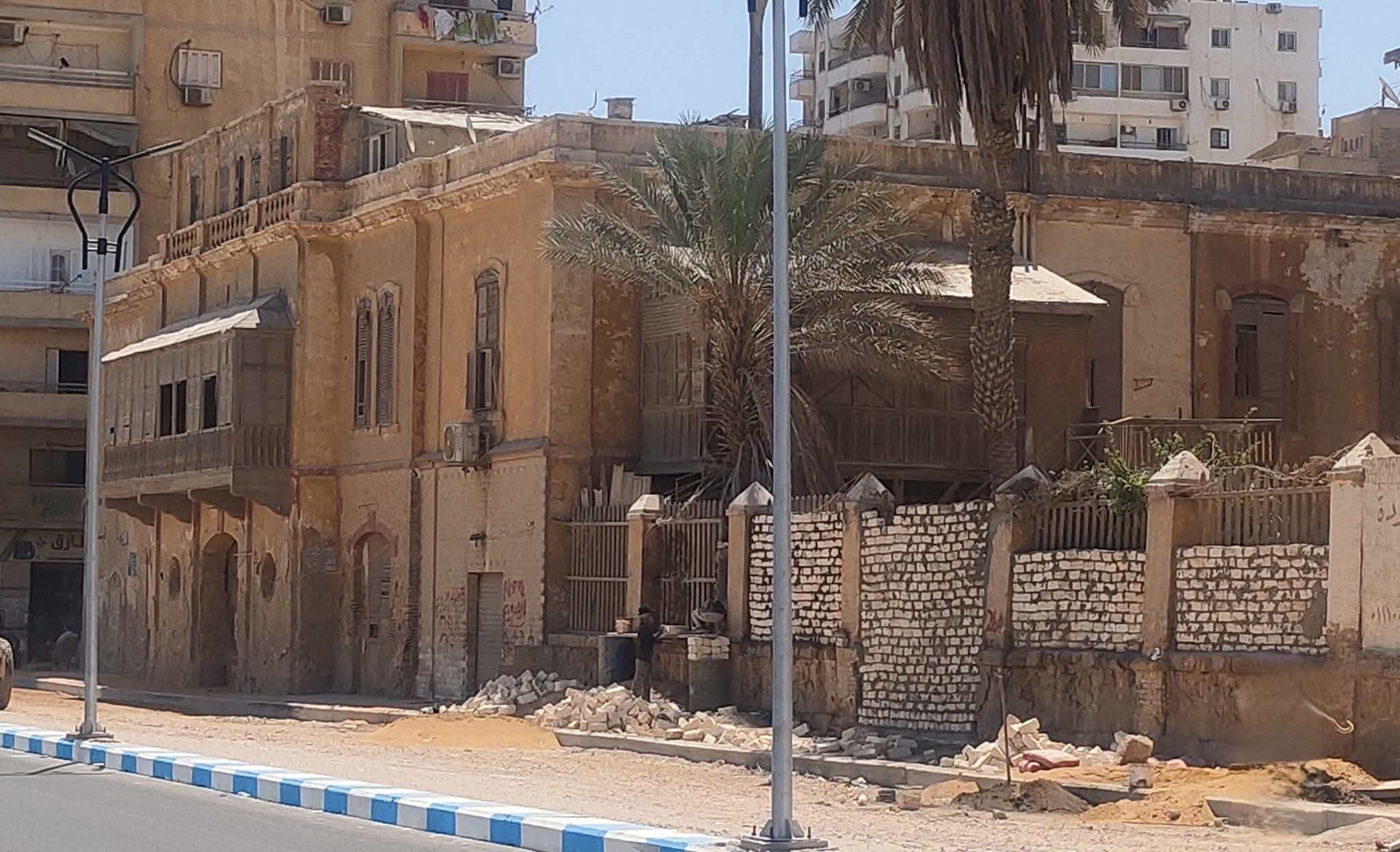 سور بالطوب الأبيض على بيت المساجيري – بإذن من صفحة ذاكرة السويس فيس بوك