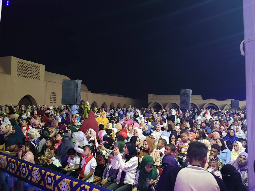 من احتفالات العيد القومي لمحافظة الوادي الجديد.. الصورة من الوحدة المحلية لواحة باريس