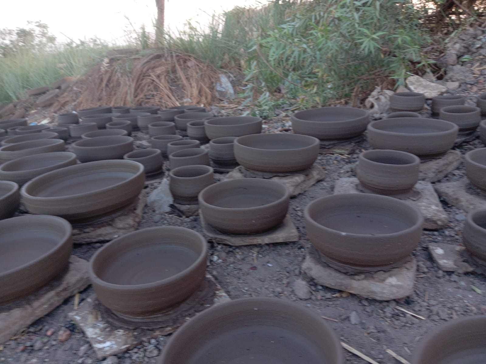 أواني فخارية من مركز المنشأة سوهاج - تصوير : فهد محمد