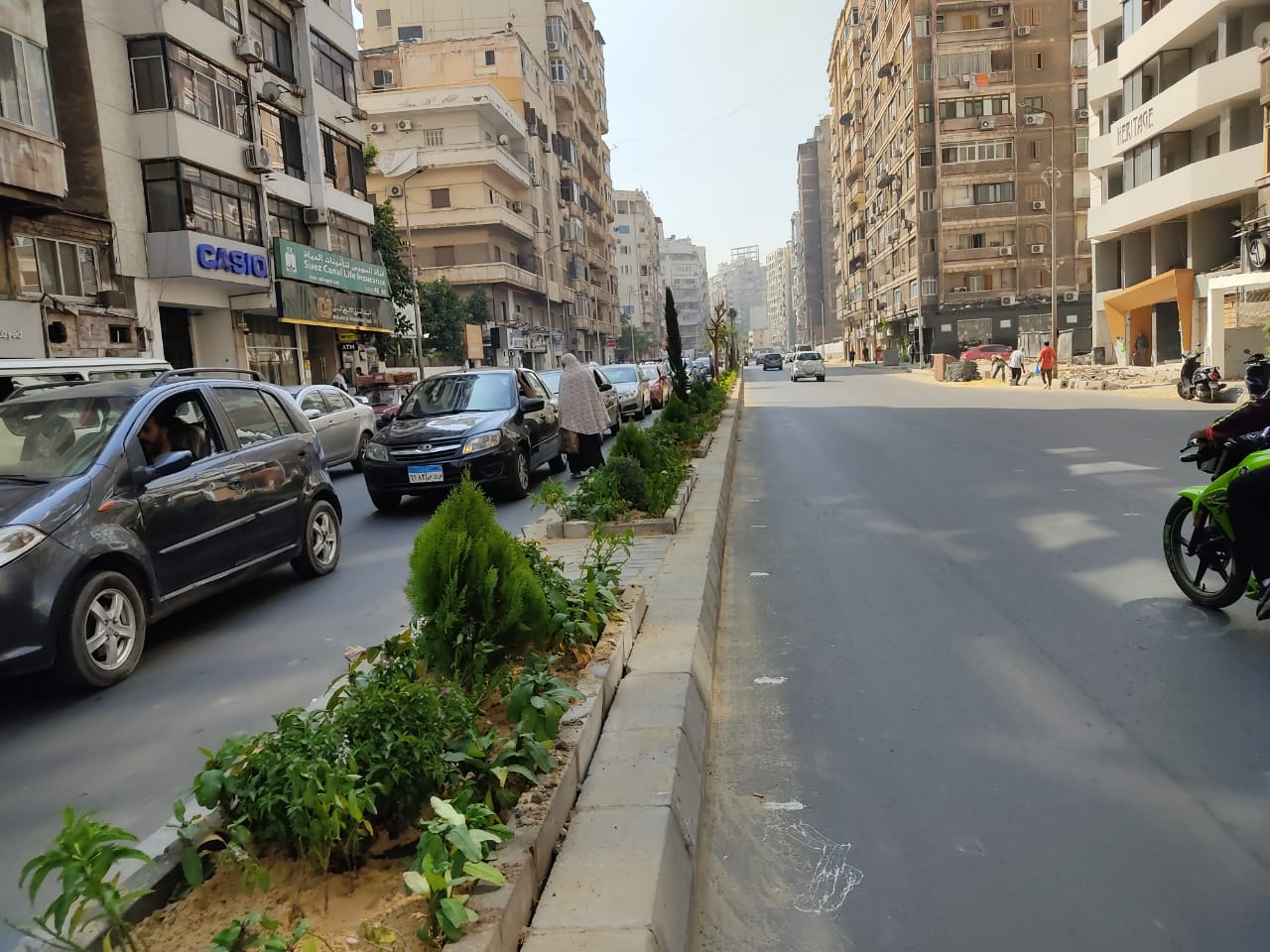 الجزيرة الوسطى في جزء من شارع أبوقير الذي تم توسعته.. تصوير: دعاء عبدالحميد