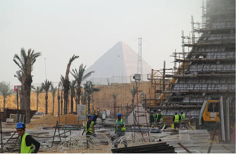 العمل بالمتحف المصري الكبير عام 2019 - مشاع إبداعي