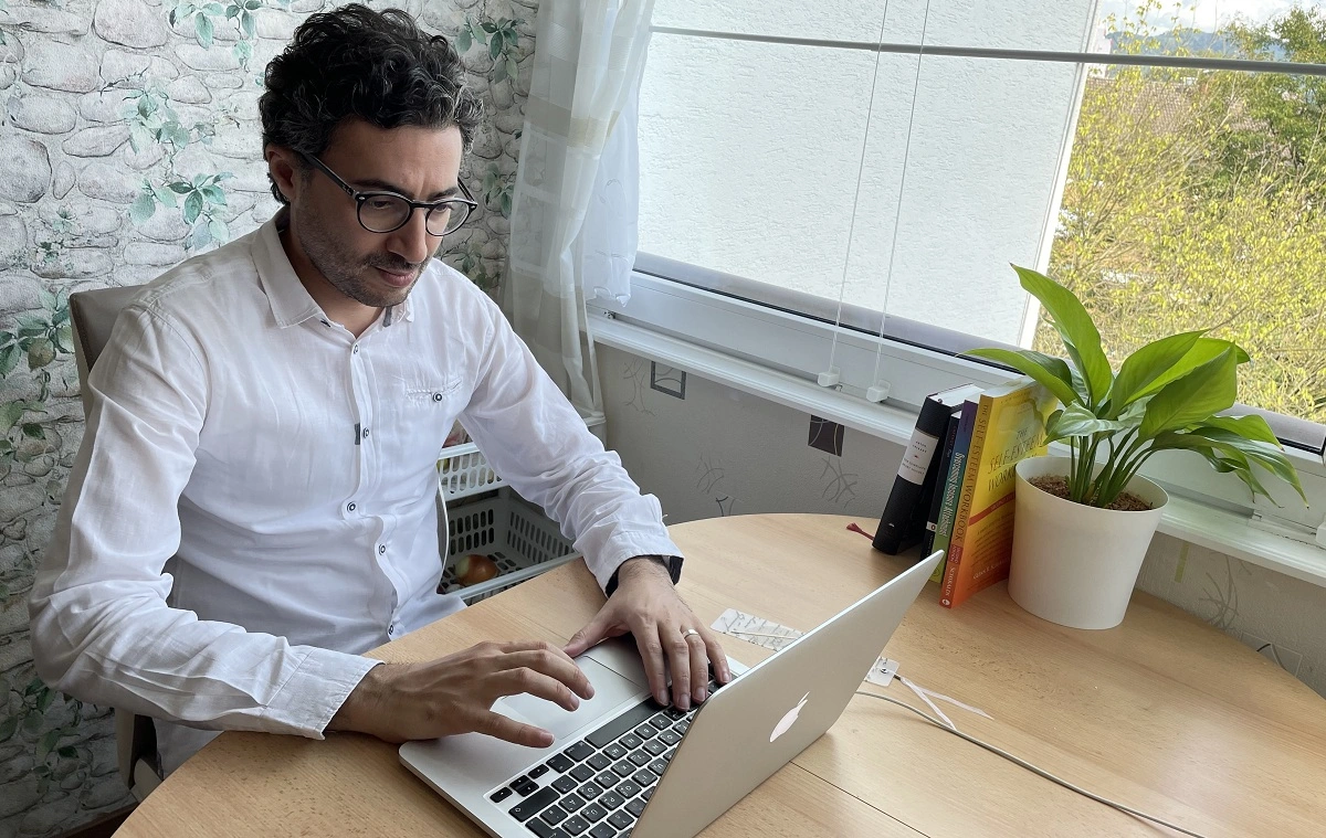 الروائي طلال فيصل.. الصورة من الروائي