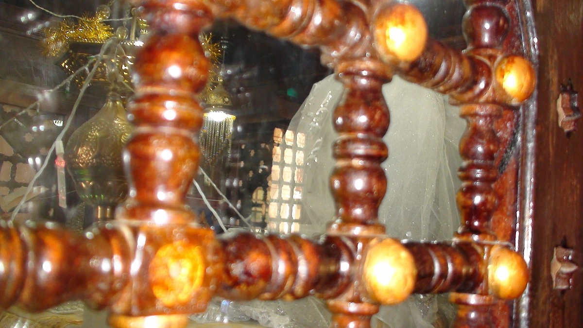 مقام السيدة زكية من الداخل