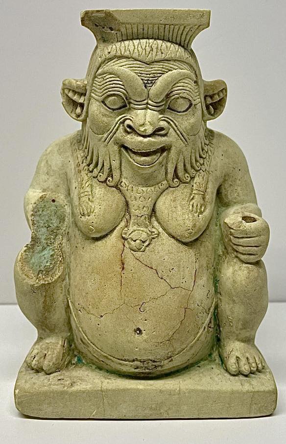 قطعة أثرية مُستردة من الولايات المتحدة.. المصدر وزارة السياحة والآُثار