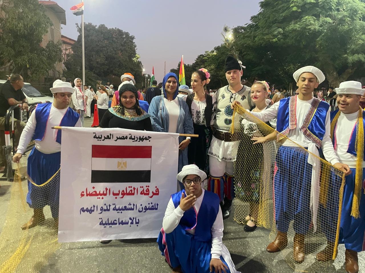 مشاركة فرقة القلوب البيضاء في استعراض مهرجان الإسماعيلية للفنون الشعبية - تصوير محمد عوض