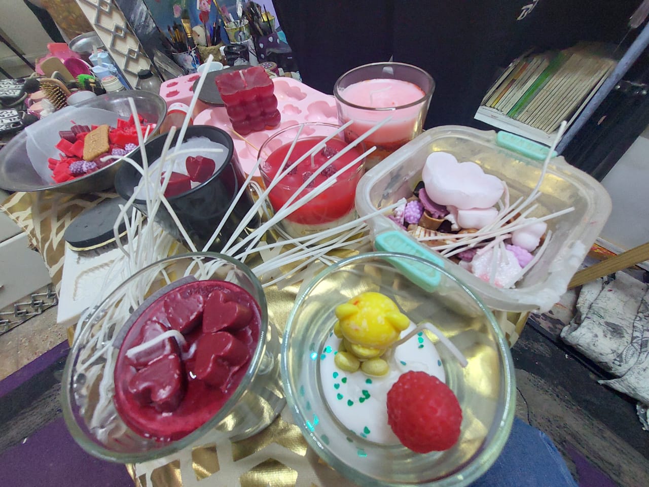 صانعة الشموع شيماء عز العرب.. تصوير: جاسمين مهني