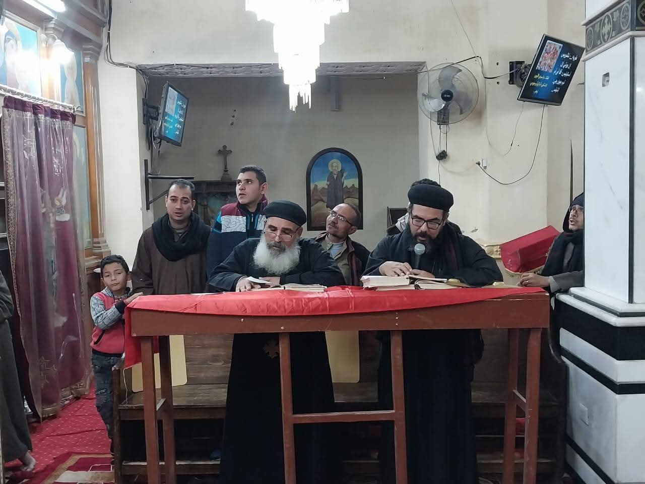 صلوات كيهك بمطرانية دشنا.. الصورة من المركز الإعلامي للمطرانية