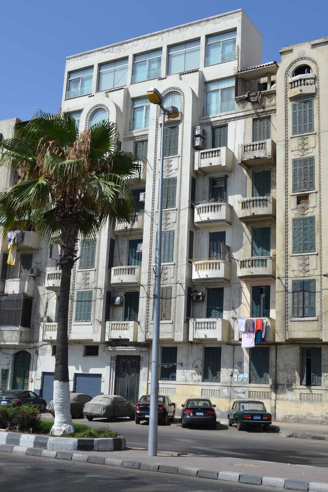 طراز الآرت ديكو في عمارات بحري الإسكندرية.. تصوير: ميرنا جوهر