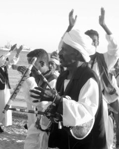 يسمى عازف السمسمية في النوبية أرجندي.. الصورة من مهرجان البحر الأحمر السويس عام 2009.. تصوير: محمد عوض