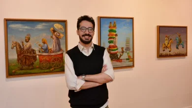 الفنان التشكيلي محمد البحيري من معرضه مولد يا دنيا.. الصورة من البحيري