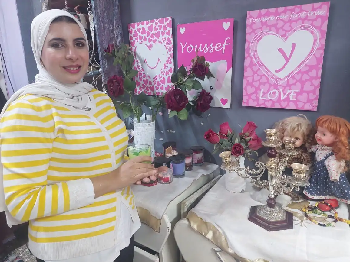 شيماء عز العرب صانعة الشموع في أسيوط.. تصوير: جاسمين مهني
