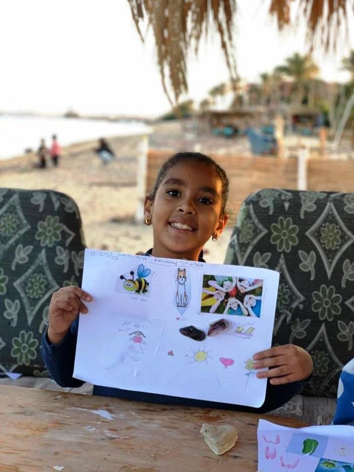 جانب من باحة الفنون على شاطئ البحر بمدنية القصير