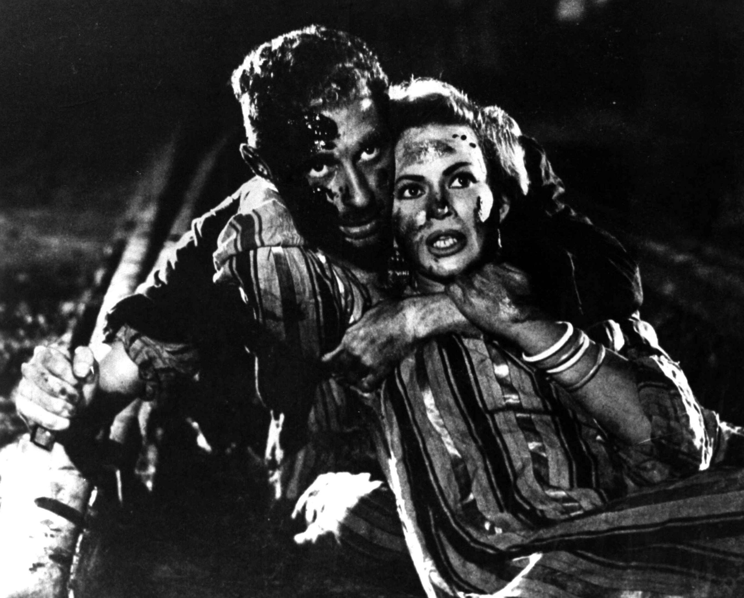 CAIRO Chahine knife1 من فيلم باب الحديد.. مصادر مفتوحة