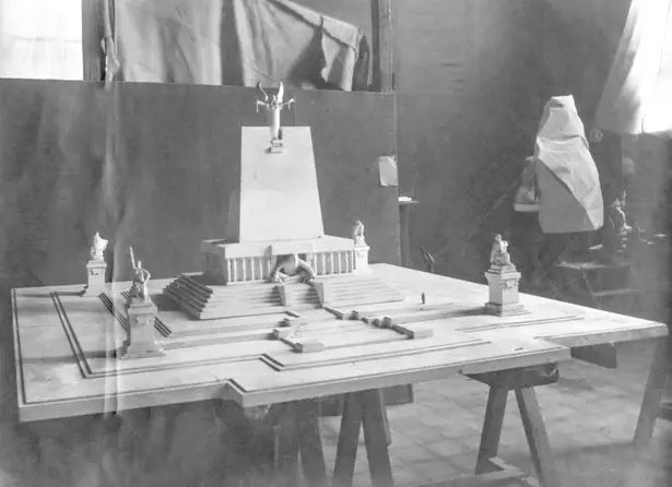 النموذج المُصَغّر المكتمل لمشروع “نُصُب الاستقلال”. أرشيف الدكتور عماد أبو غازي.