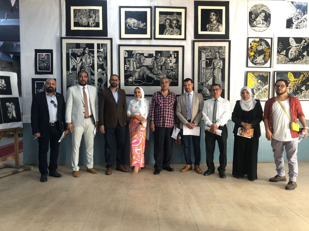 من مشاركات د. أحمد في أحد معارض الكلية.. تصوير: أسماء الشرقاوي