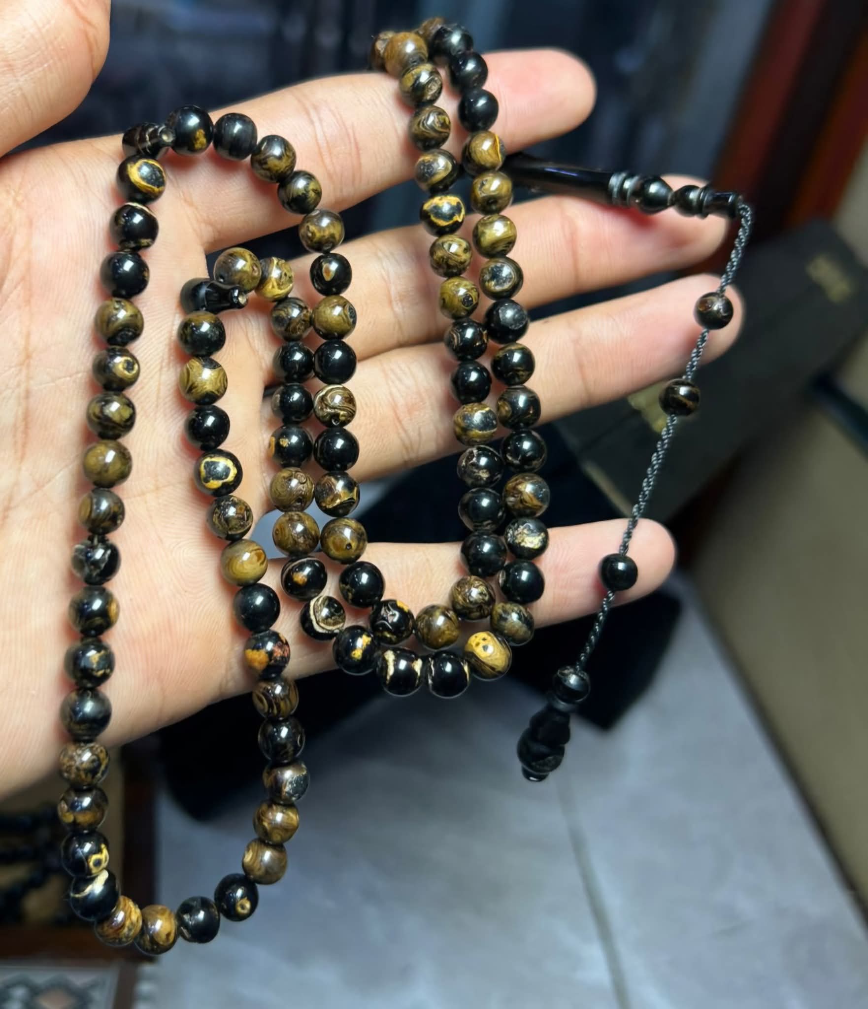 سبحة بلية من المرجان الأسود سبحة بلية من المرجان الأسود.. الصورة من صاحب ورشة صناعة السبح