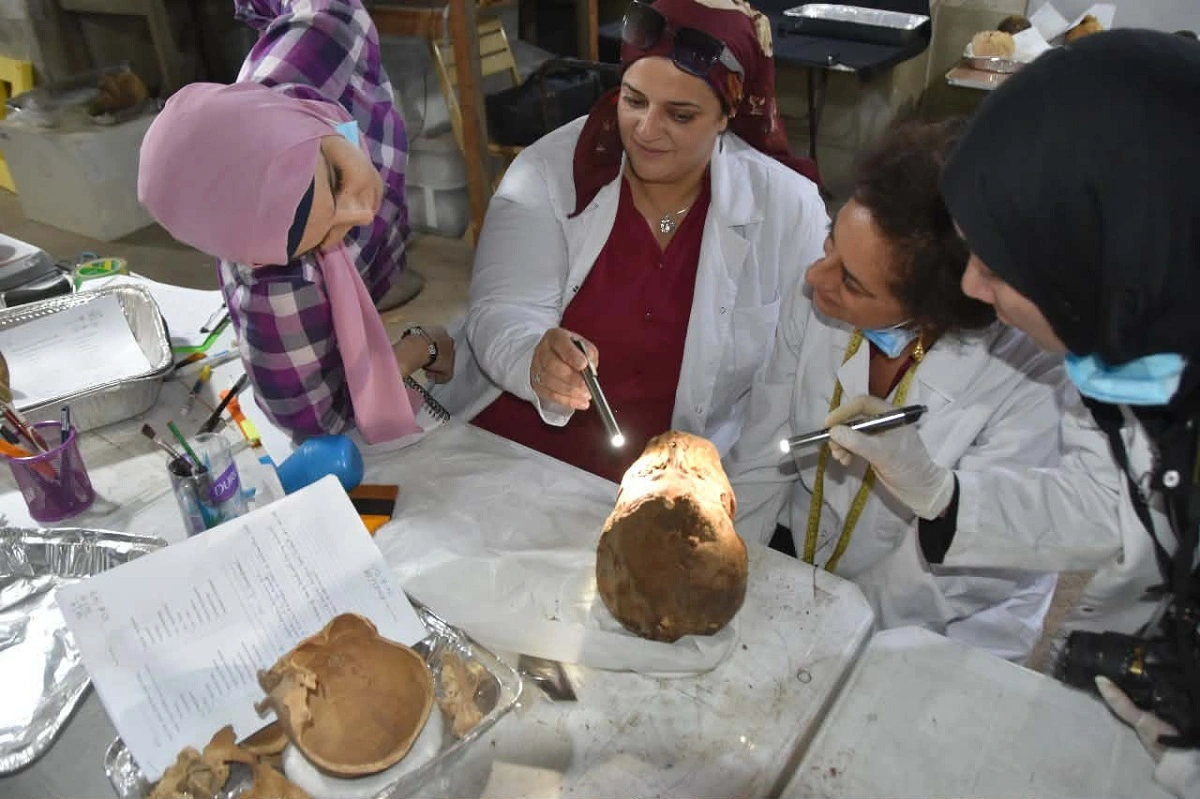 الدكتورة زينب حشيش، أستاذ الآثار المصرية القديمة المساعد بكلية الآداب جامعة بني سويف.. الصورة بواسطتها