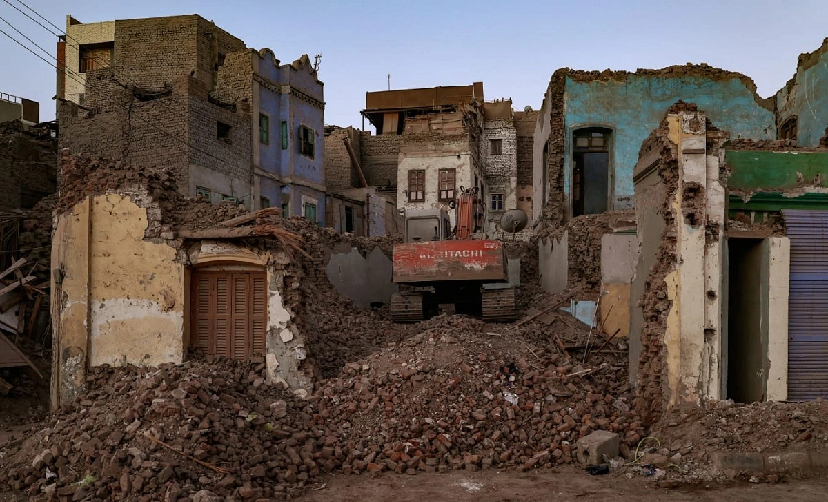 هدم منزل تراثي في إسنا.. تصوير: أحمد مصطفى