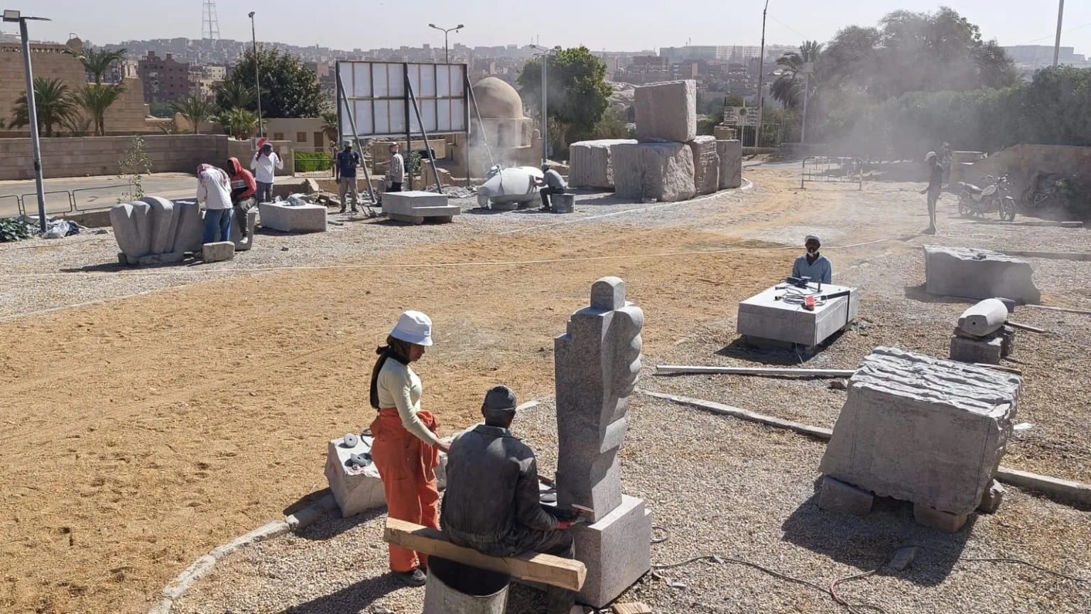 جانب من فعاليات سمبوزيوم أسوان الدولي للنحت.. تصوير: وفاء أمين