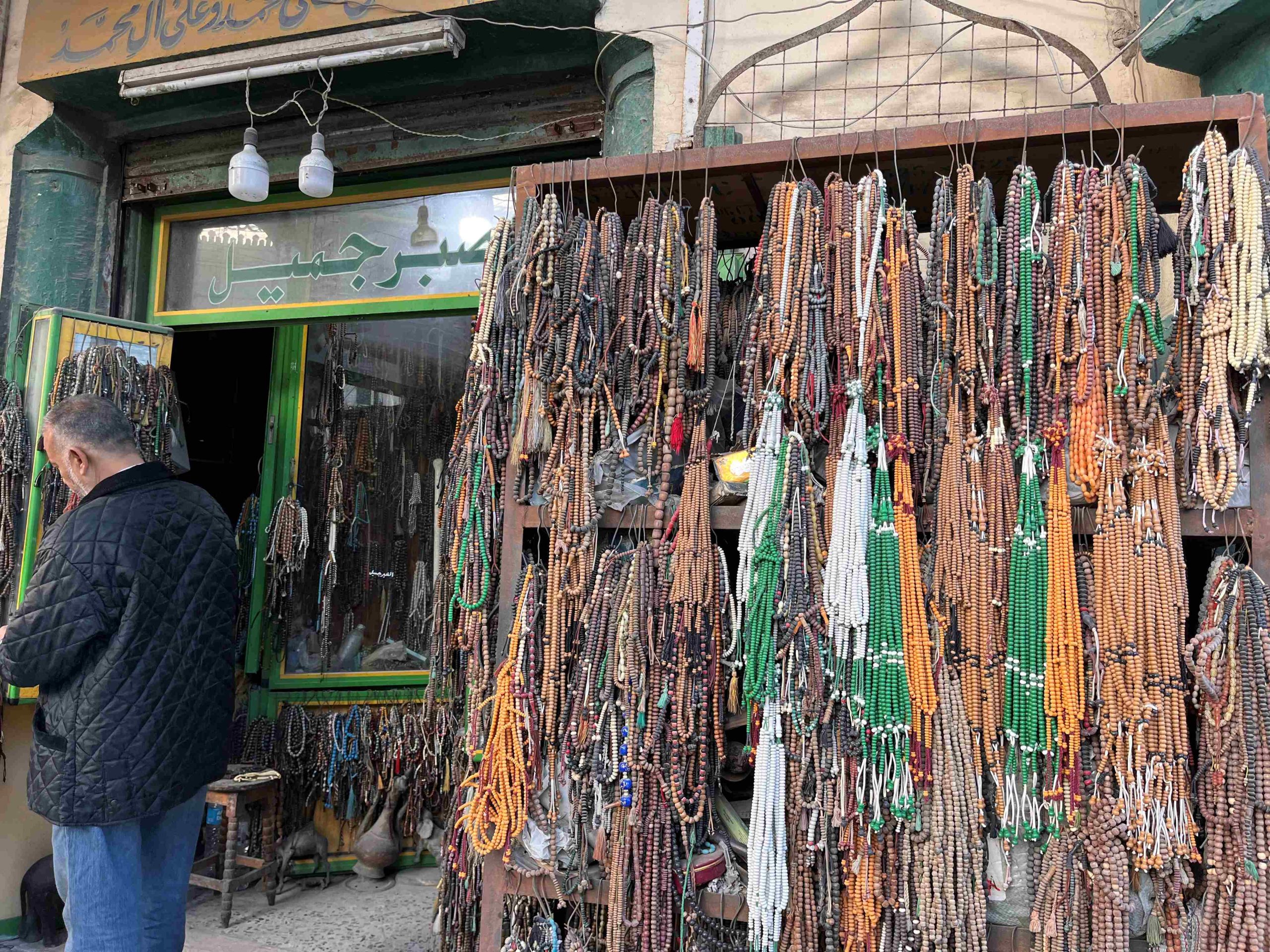 سبح مختلفة.. تصوير: محمد عوض
