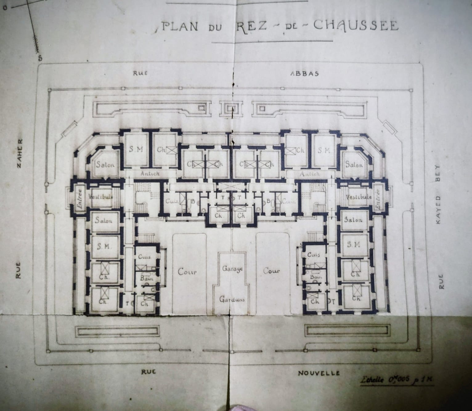 خرائط مجدي البساطي للمباني المنسية.. تصوير: أسامة كمال