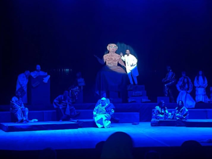 من عروض الفرقة القومية للمسرح بالأقصر.. الصورة من المخرج جاسر المصري