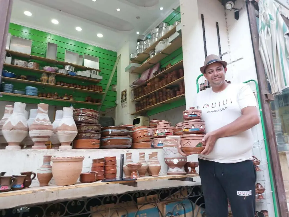 شيكو بائع طواجن الفخار في المنيا.. تصوير: أسماء منتصر