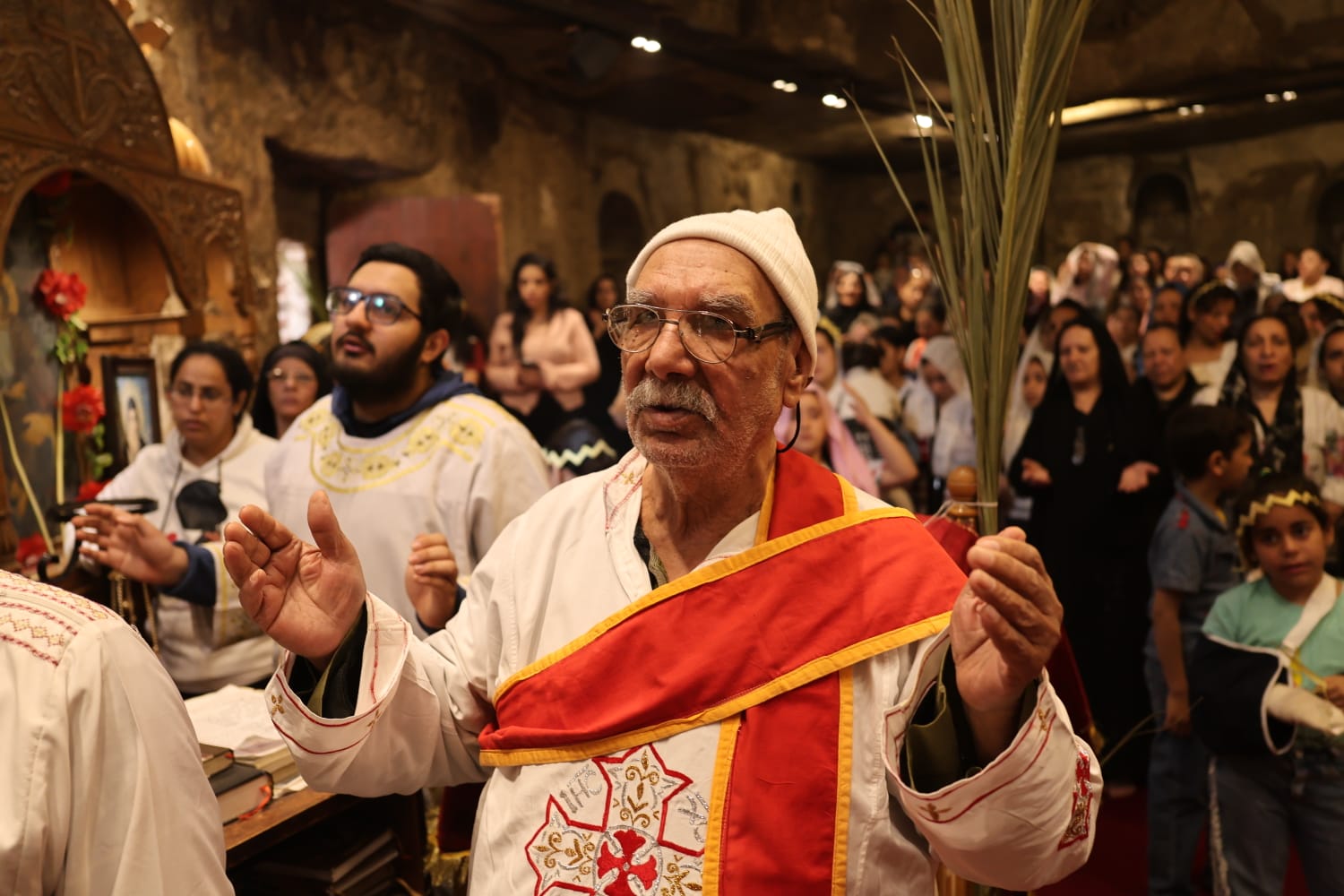 الاحتفال بأحد السعف.. كنيسة دير الجنادلة.. تصوير أحمد مصطفي
