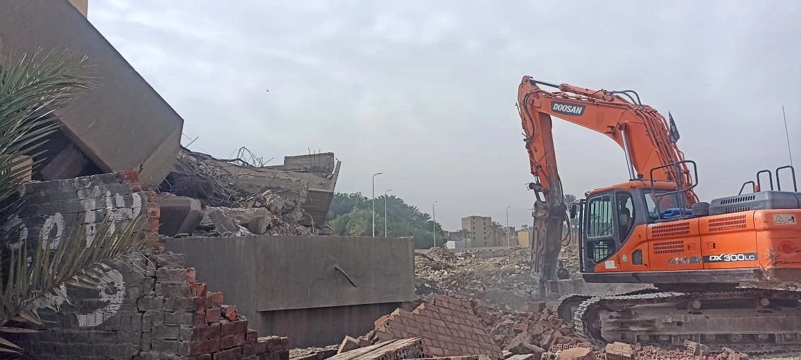 جانب من عمليات الهدم.. تصوير: شهاب طارق
