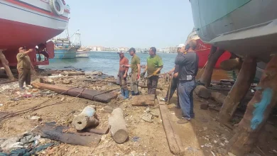 عمال مهنة "الأَزَءْ" في عزبة البرج بدمياط.. تصوير: حلمي ياسين
