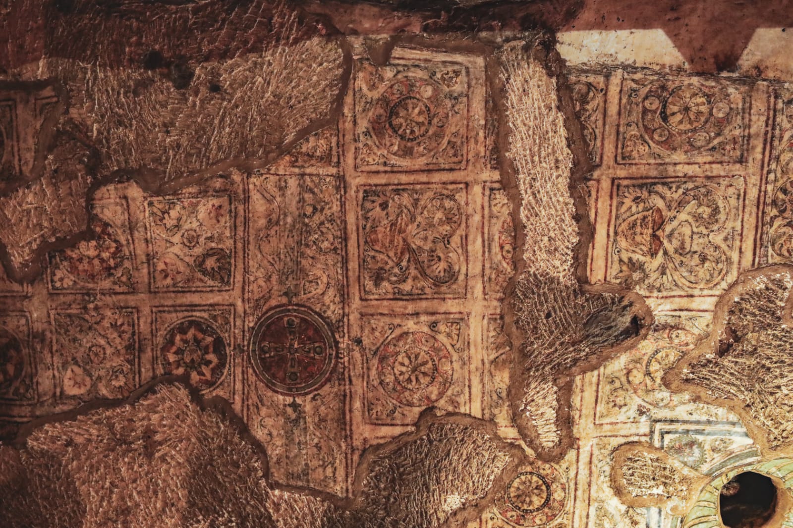 كنيسة العذراء مريم بدير الجنادلة تصوير أحمد مصطفى