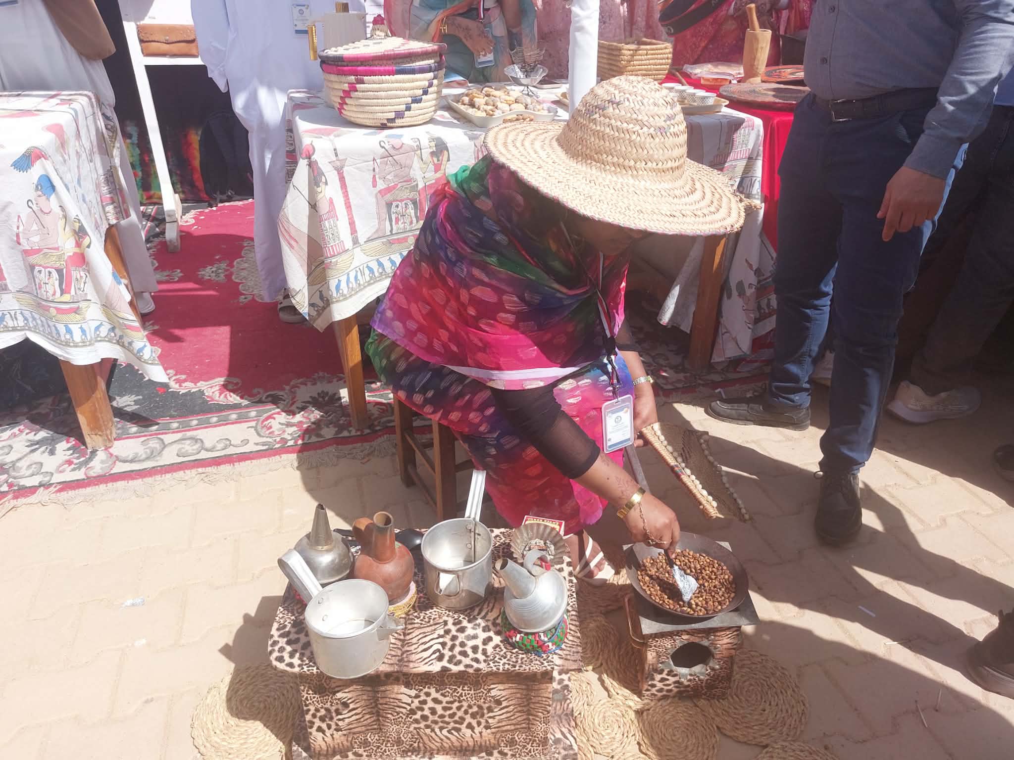 القهوة السوداني من معرض الثقافات والأكلات الشعبية بملتقى الحضارات بالمنيا.. تصوير: أسماء منتصر