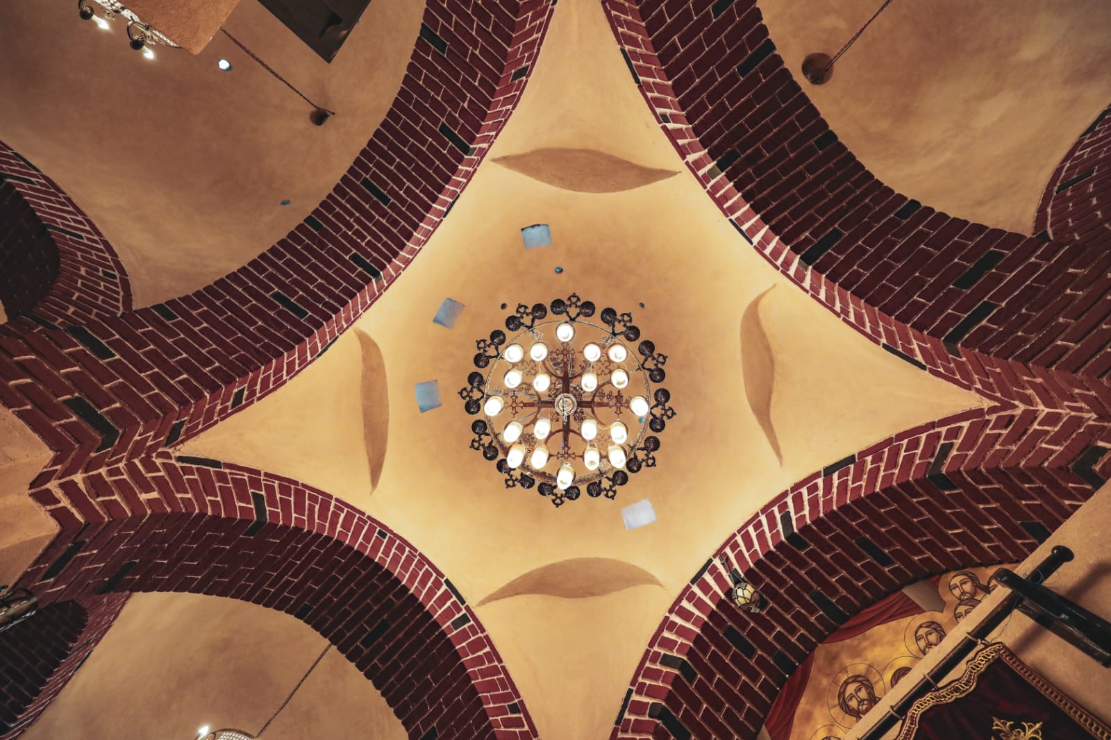 كنيسة العذراء مريم بدير الجنادلة تصوير أحمد مصطفى