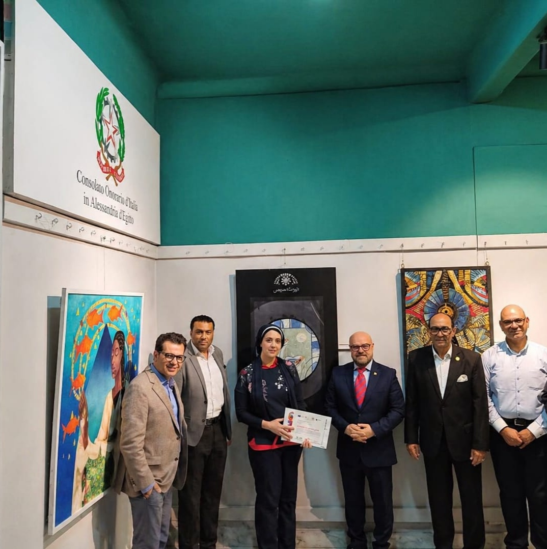 من تكريم القنصل الفخري الإيطالي بالإسكندرية للمشاركات في معرض أصداء.. تصوير: دعاء عبدالحميد