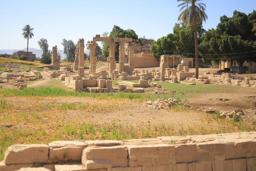 أطلال معبد المدامود شرق الأقصر.. تصوير: أبوالحسن عبدالستار