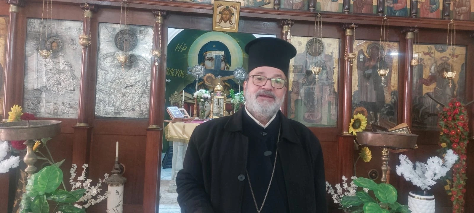 القمص بندلامون بشرى، راعي كنيسة الروم الأرثوذكس بدمياط.. تصوير: حلمي ياسين