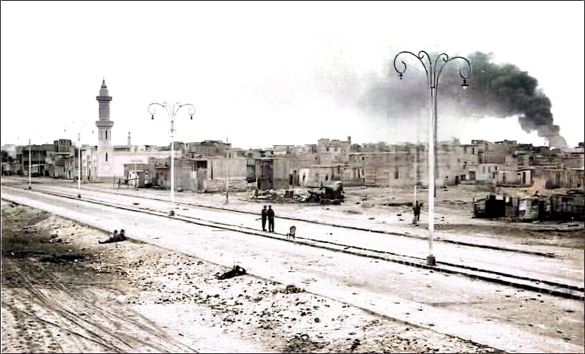 حي المناخ بعد ضربه بالنابالم.. صورة أرشيفية