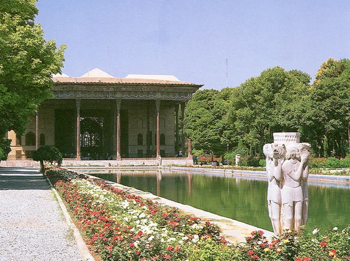 قصر جهل سوتون بإيران.. مصدر الصورة زيريشك ويكيبيديا