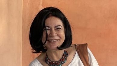 د.يسرية عبد العزيز حسني، أستاذ الفنون والتراث ومؤلفة كتاب "الحُلي والتراث".. الصورة بإذن منها