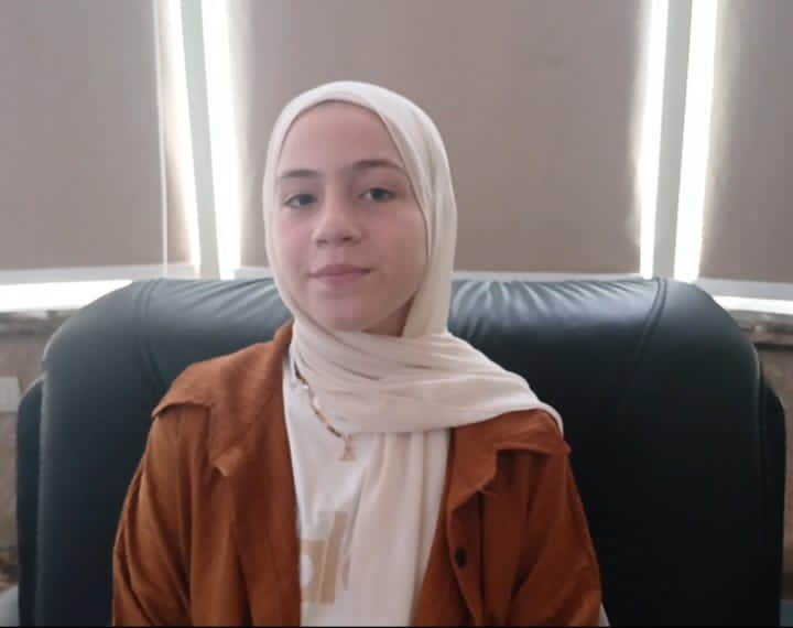 المنشدة الصغيرة نور السيد.. تصوير: محمود دوير