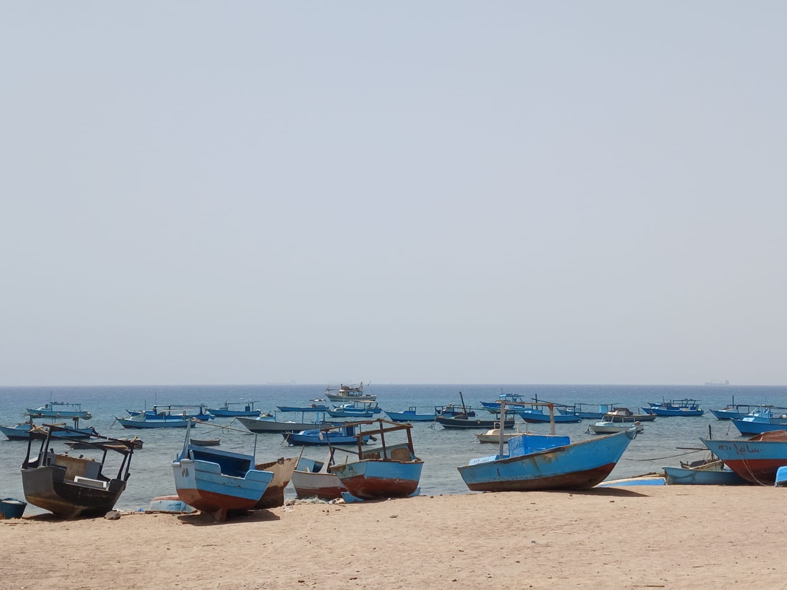 رسو المراكب والفلوكات في الميناء القديم.. تصوير: إسراء محارب