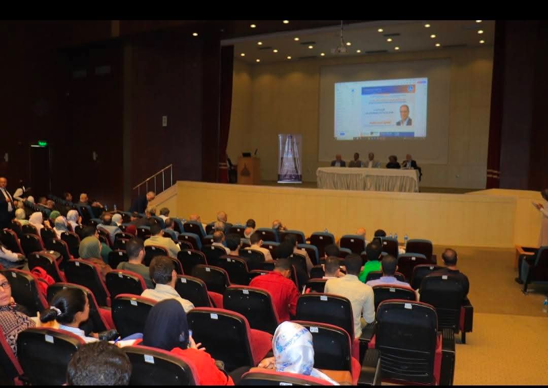 جانب من الندوة.. الصورة من صفحة جامعة عين شمس بفيسبوك