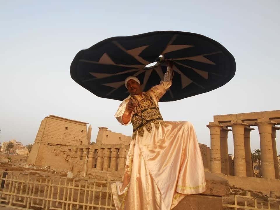 راقص التنورة السيد قانوع (الأب).. الصورة من أرشيف الراقص