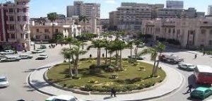 ميدان الساعة قبل قطع الأشجار منه.. تصوير: محمود دوير