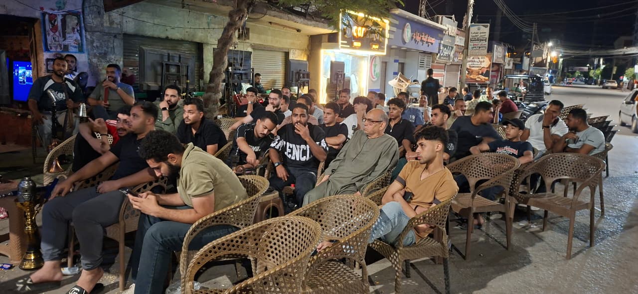 مقاهي أسيوط.. مدرجات شعبية تنبض بعشق المستديرة.. تصوير: جاسمين مهني