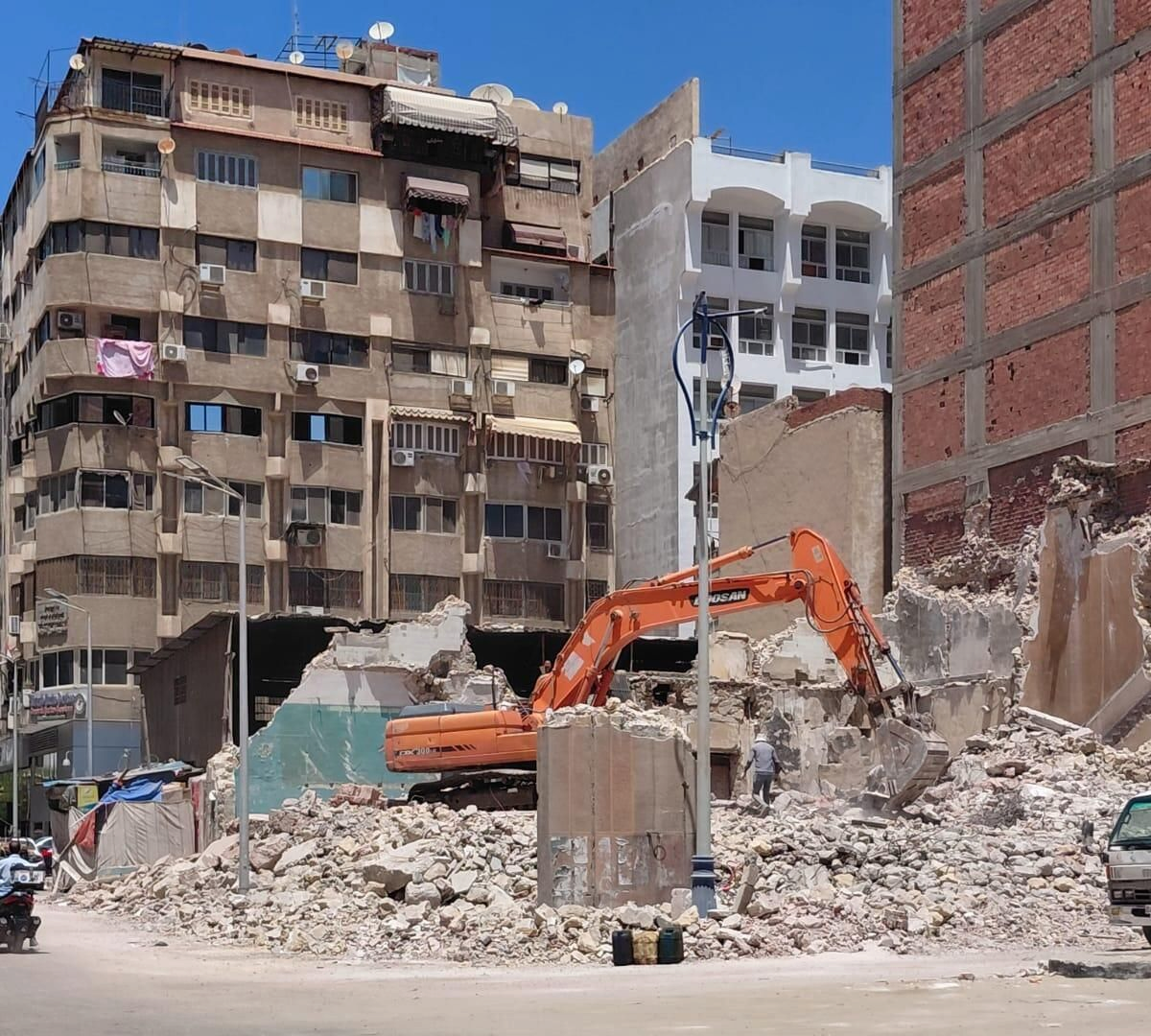 البوسطة الفرنسية بعد هدمها في بورسعيد.. تصوير: أسامة كمال